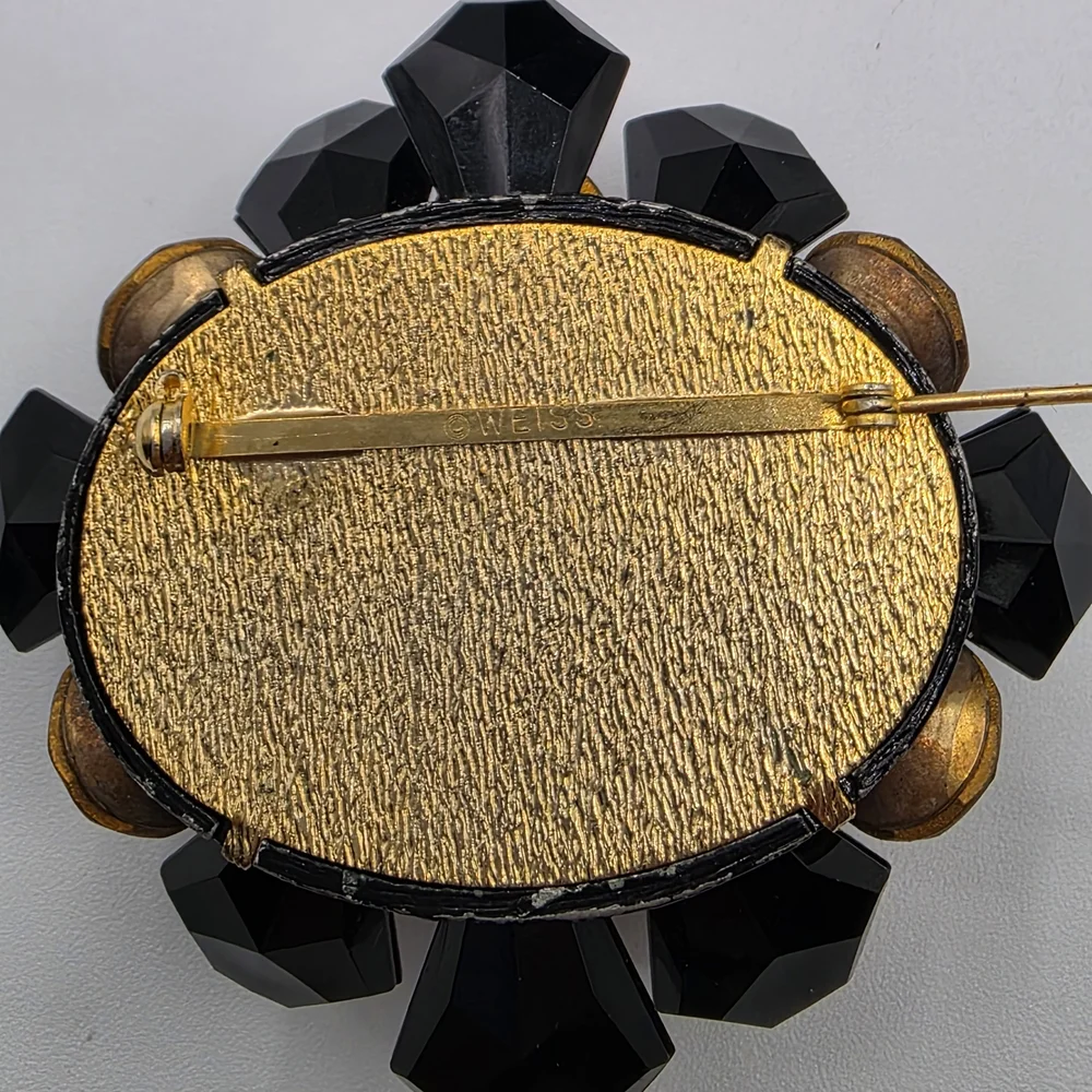 Albert Weiss elegant brooch